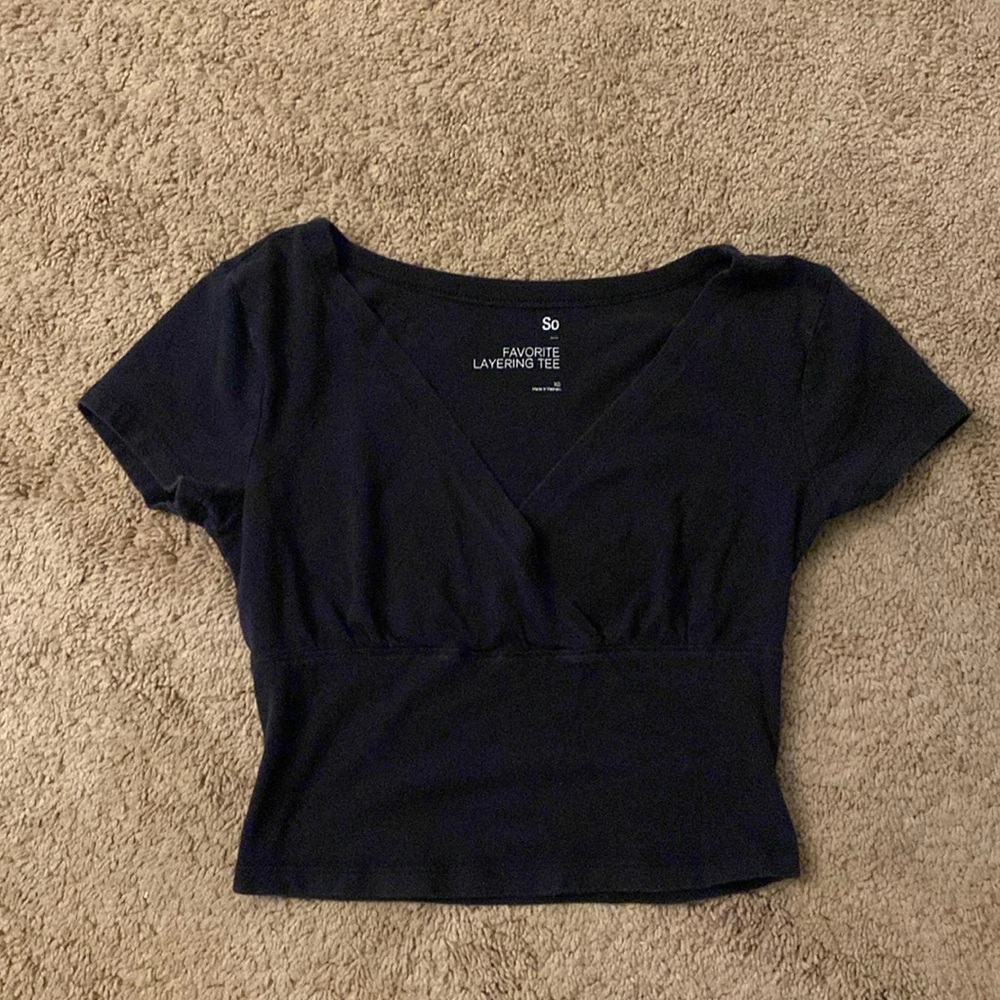 black v neck crop top